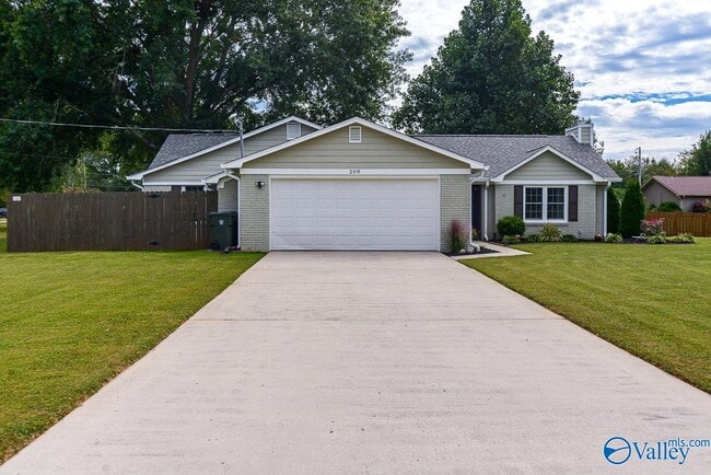 Building Photo - 208 S Oxford Cir