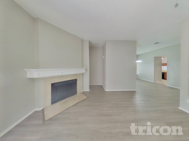 Foto del edificio - 8058 Pioneer Trail Dr