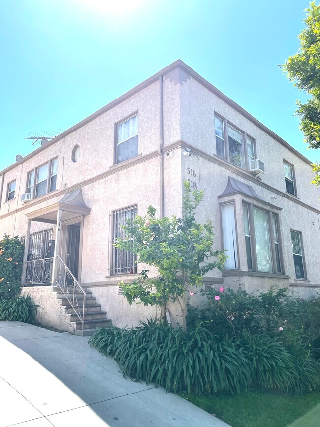 Building Photo - 516 N Normandie Ave