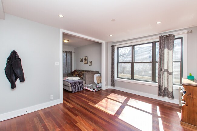 Foto del edificio - 1350 N Wolcott Ave