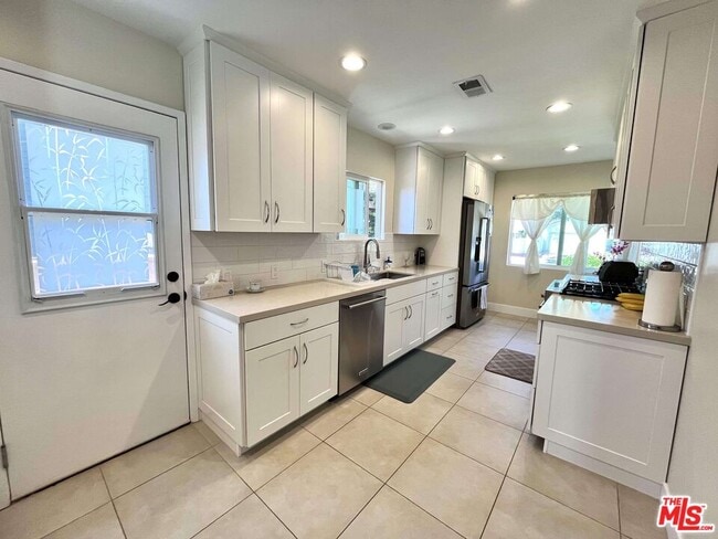 Foto del edificio - 19334 Beckworth Ave