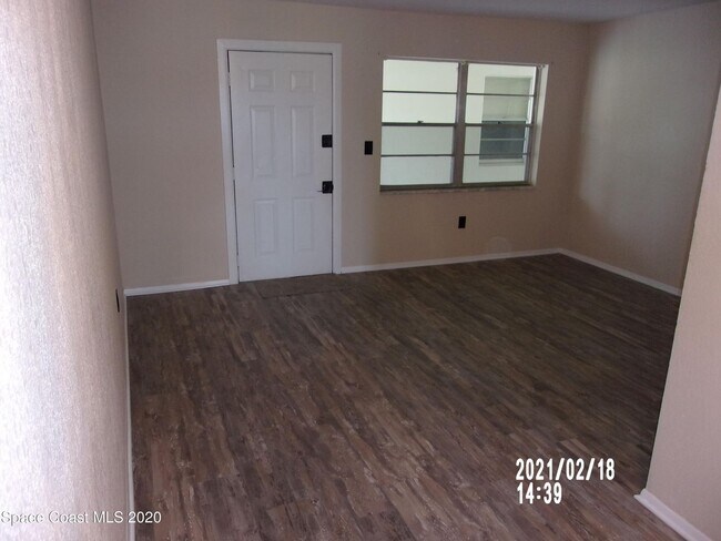 Building Photo - 2170 Knox McRae Dr