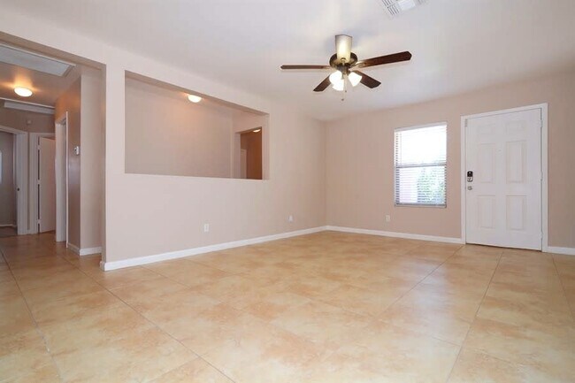 Foto del edificio - 12540 N B St