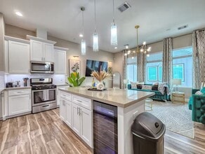 Building Photo - 240 Julia St