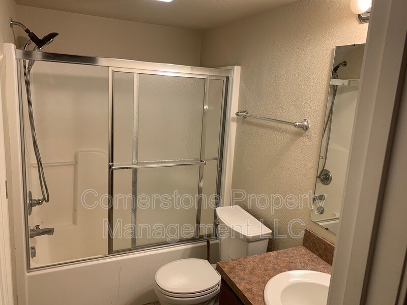Building Photo - 1439 Legends Cir