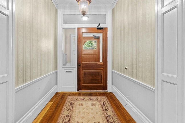 Building Photo - 1757 Beacon St