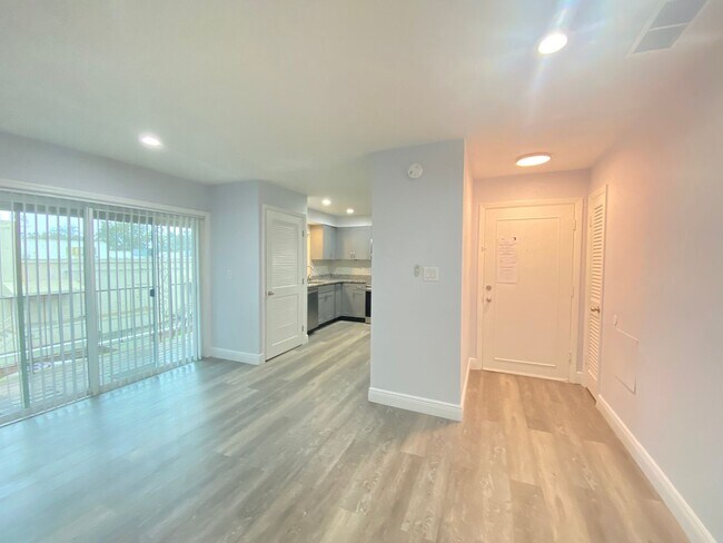 Foto del edificio - 2 bedroom 2 bath condo in desirable Semino...