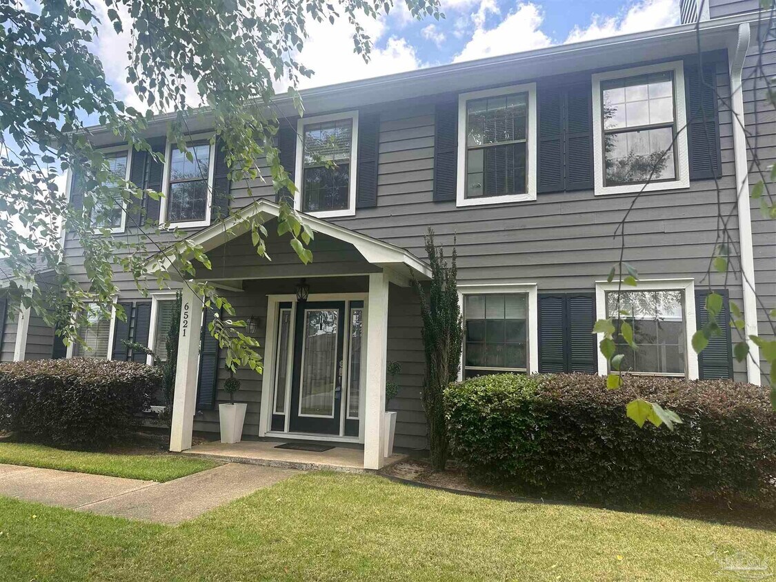 Primary Photo - 6521 El Presideo