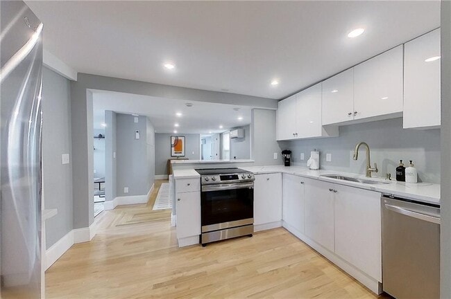 Building Photo - 382 Spring St