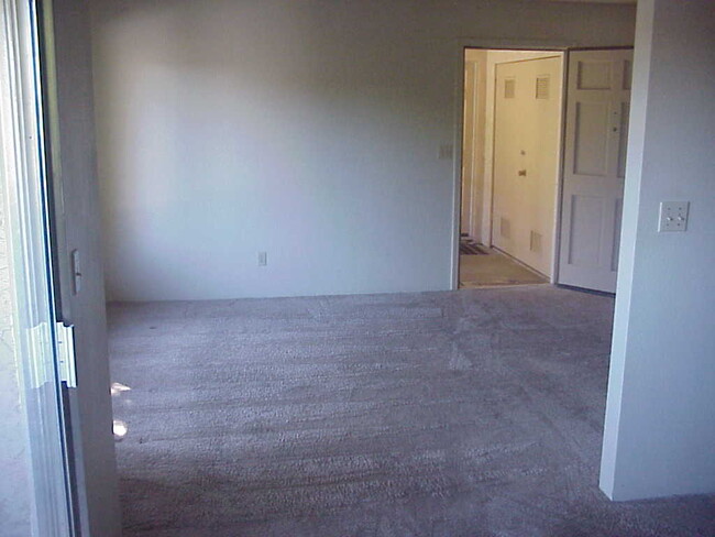Building Photo - 122 E Swift St