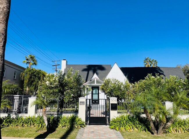 Foto del edificio - 504 FOOTHILL Rd