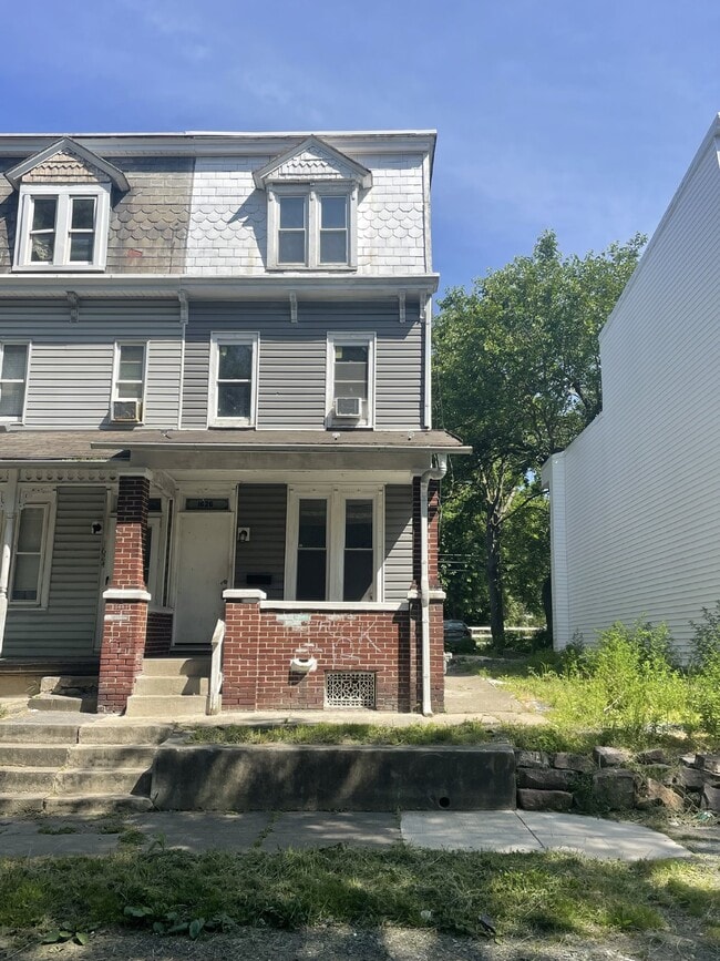 Building Photo - 1626 Park St