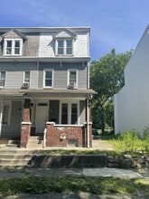 Building Photo - 1626 Park St