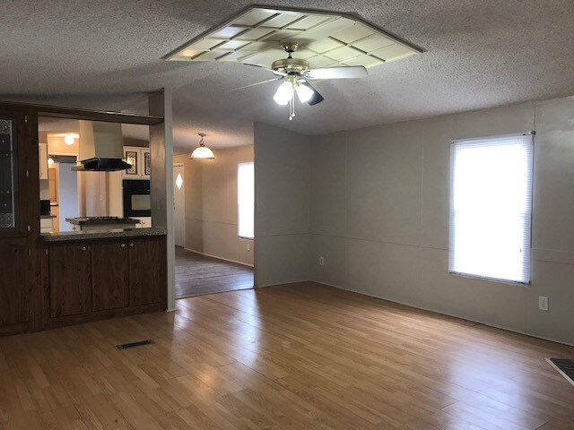 Foto del edificio - 38 Willowbrook Ct