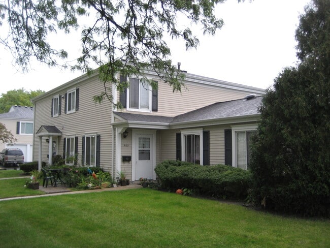 Building Photo - 602 E Old Willow Rd