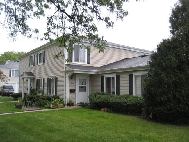 Foto del edificio - 602 E Old Willow Rd