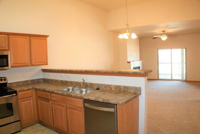 Building Photo - $1,325 | 2 Bedroom, 2 Bathroom Condo | Pet...