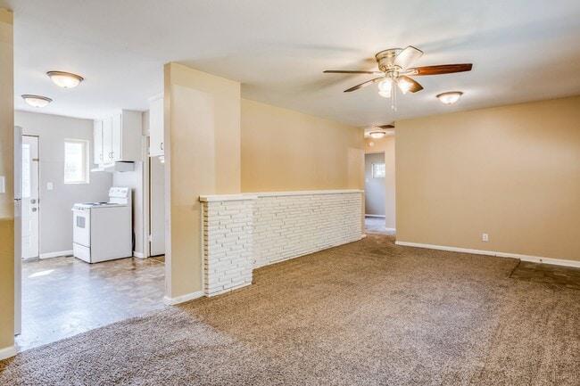 Building Photo - Cozy 2 bedroom 1 bathroom duplex in Southe...