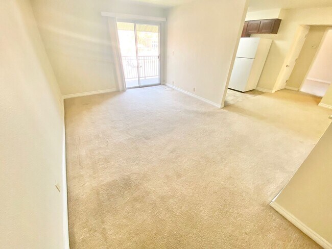 Building Photo - 5081 River Glen Dr