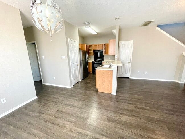 Foto del edificio - 13804 Harris Ridge Blvd