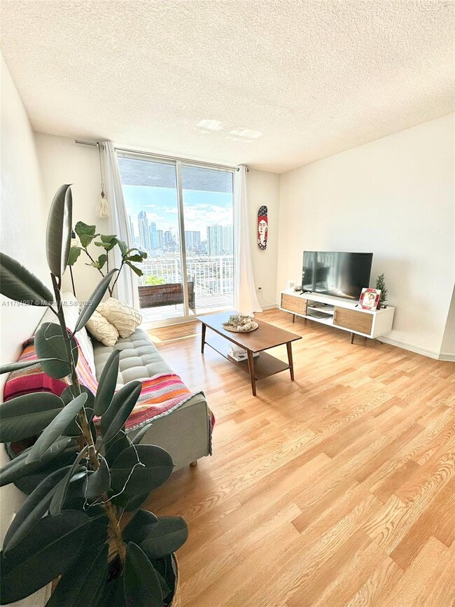 Foto del edificio - 275 NE 18th St