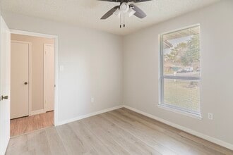 Building Photo - 2135 Whiteback Dr