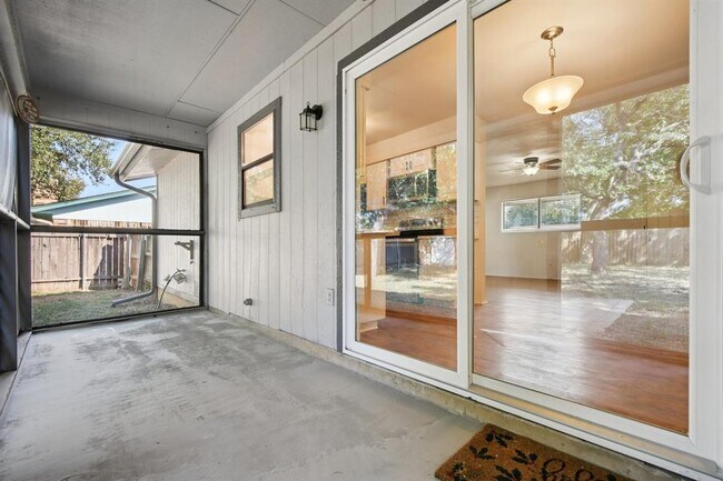 Foto del edificio - 2214 Winchester Dr