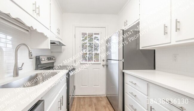 Building Photo - Comfy Condo within walking distance to She...