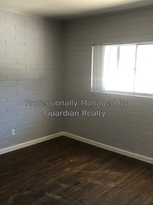 Building Photo - 2575 Sherwood St