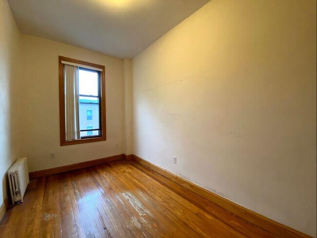 Foto del edificio - 31-16 36th Avenue