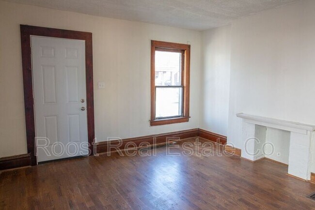 Building Photo - 949 E Whittier St