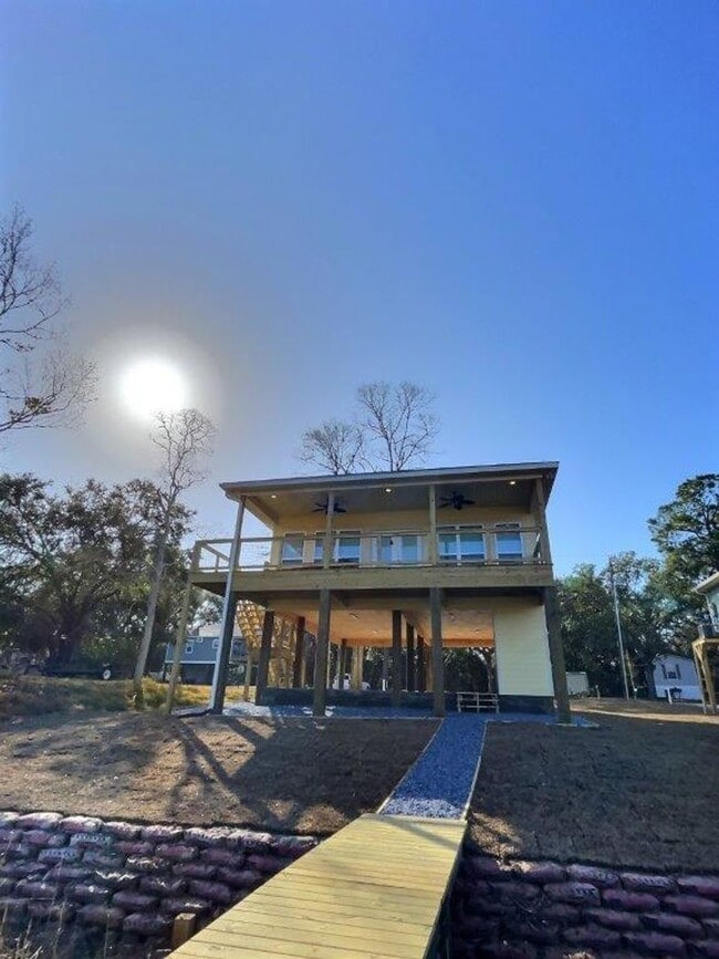 Foto del edificio - Fully furnished 2-bedroom house on the bayou