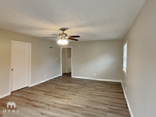 Building Photo - 3821 Rex Cir