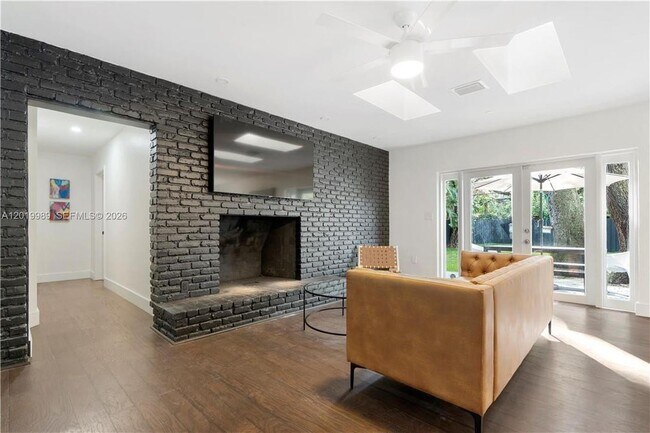 Building Photo - 5840 SW 37th Ave