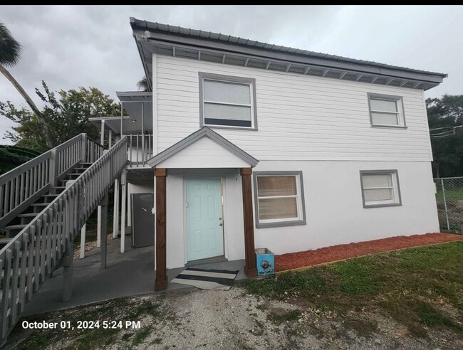 Foto del edificio - 615 Clearlake Rd