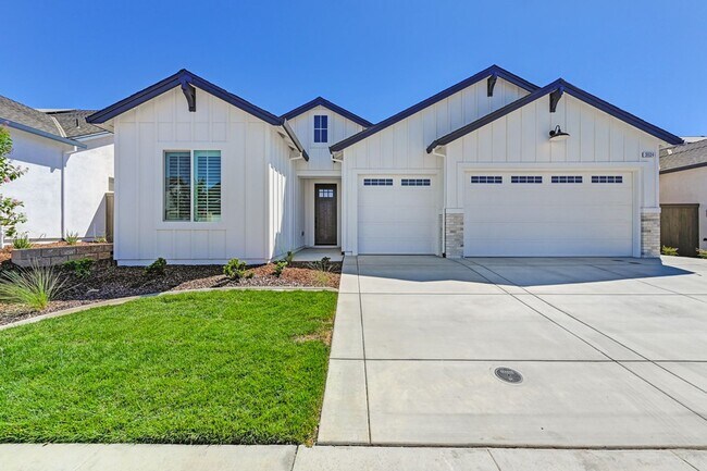 Building Photo - Luxurious Roseville Retreat – Your Dream H...