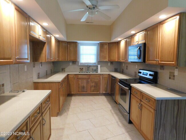 Building Photo - 111 Red Drum Ln