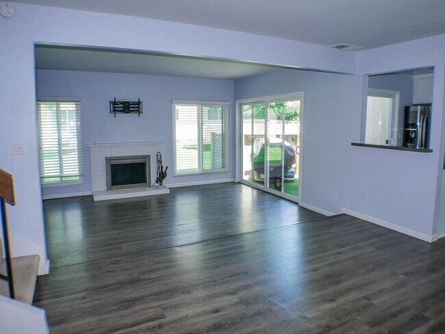Building Photo - Point Loma Townhome - Beautiful Community ...