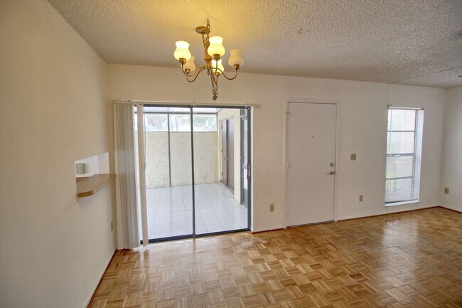 Foto del edificio - 2756 Lakefern Avenue