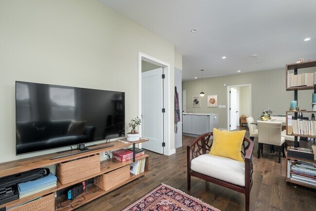 Building Photo - 45 Burnett St