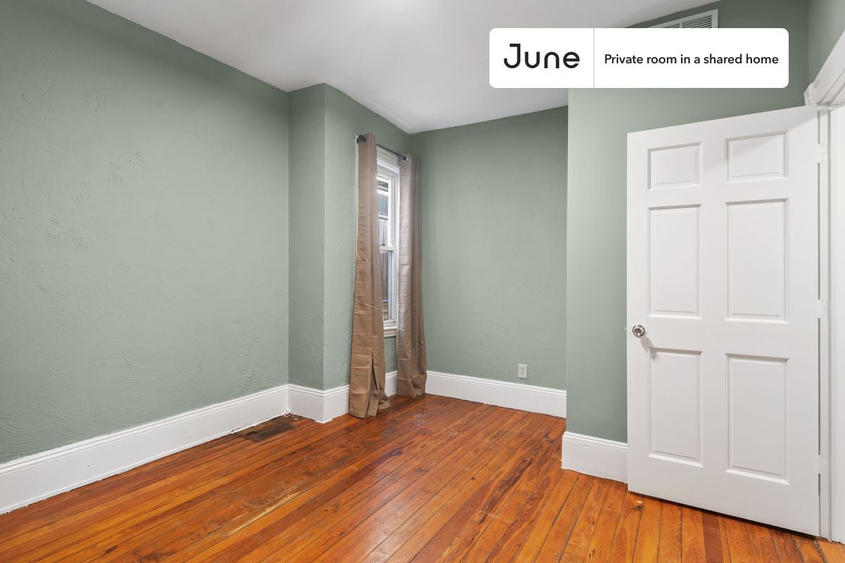 Private bedroom in 4 bed/1.5 bath Home - Private bedroom in 4 bed/1.5 bath Home