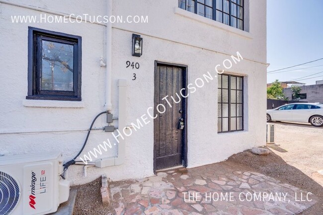 Building Photo - 940 E Florita Street UNIT 3- STUDIO Comple...