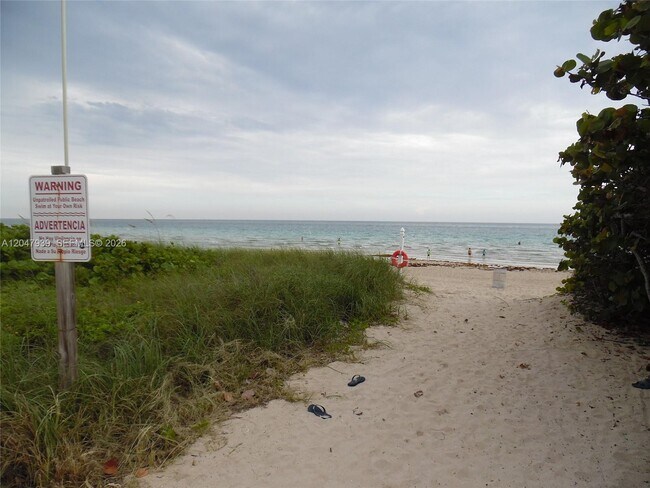 Foto del edificio - 8911 Collins Ave