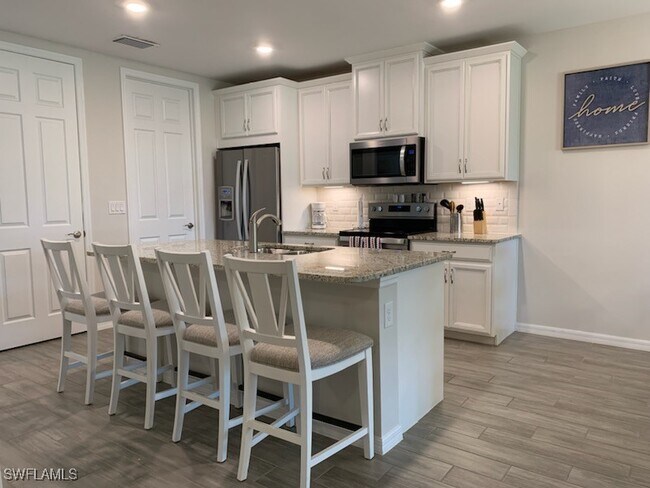 Foto del edificio - 14631 Edgewater Cir