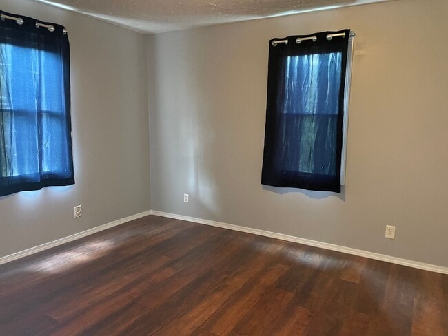 Building Photo - Updated, Two Bedroom home in Fairborn with...