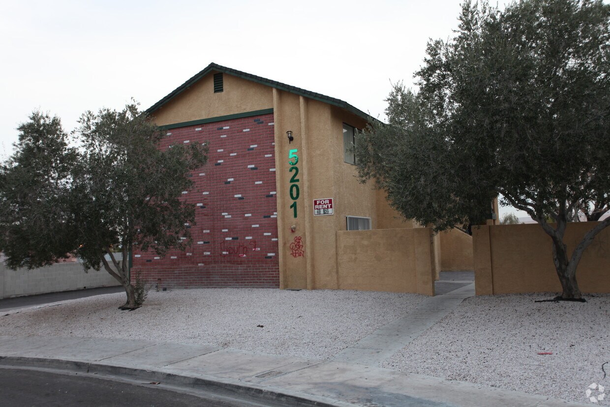 Primary Photo - 5201 Redberry St
