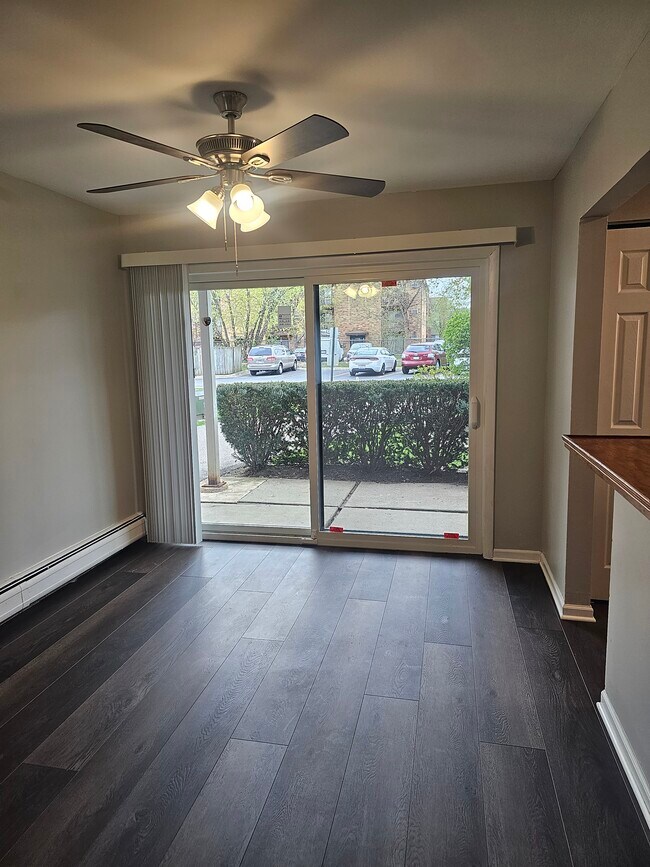 Building Photo - 2600 Bayside Dr