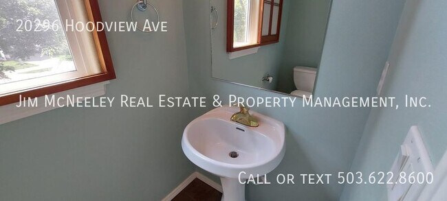 Foto del edificio - Great 3 bedroom Corner Townhome w/ Walk In...