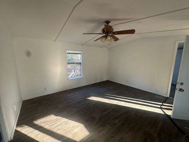 Foto del edificio - 24304 Oak Run