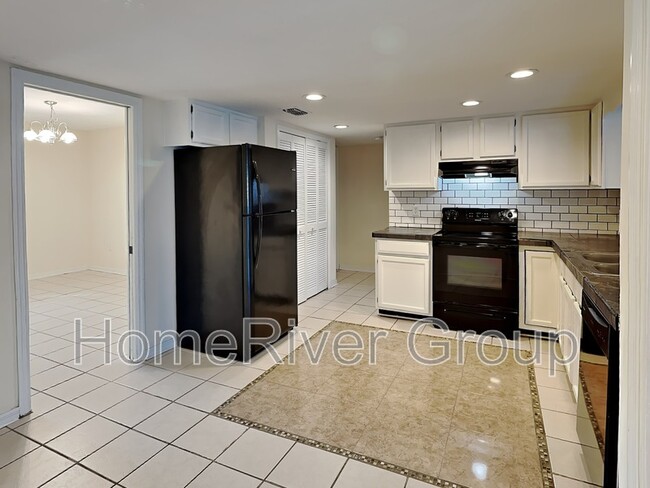 Foto del edificio - 8163 Village Green Rd